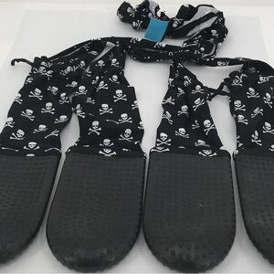 Walkee Paws Black Skull Print rain/snow boots
